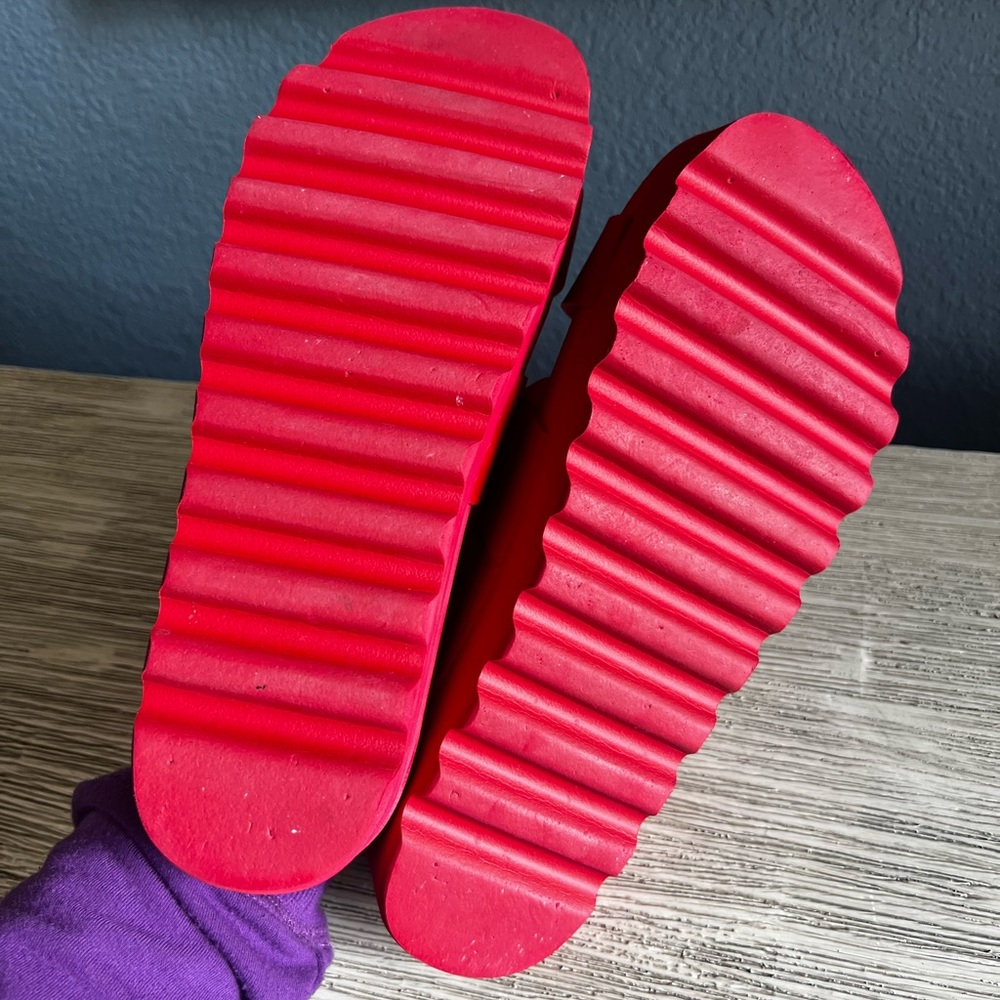 LIKE NEW!!! Reef x Sanctuary Vibrant Red Slide Sandals - Picture 5 of 6